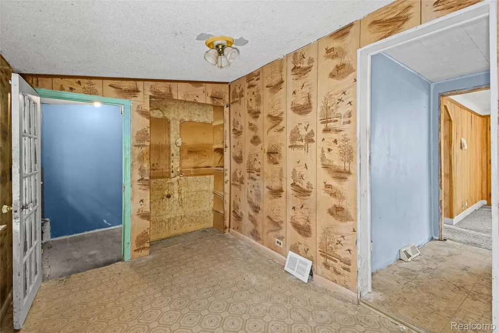 1975 Porter Road White Lake Charter Township MI 48383