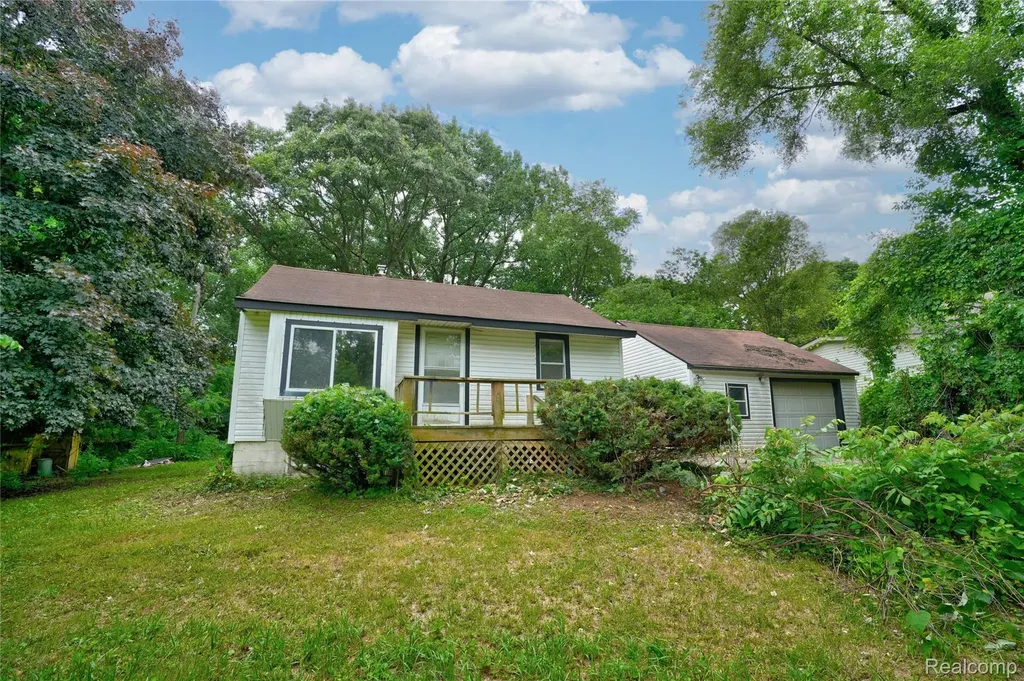 1975 Porter Road White Lake Charter Township MI 48383