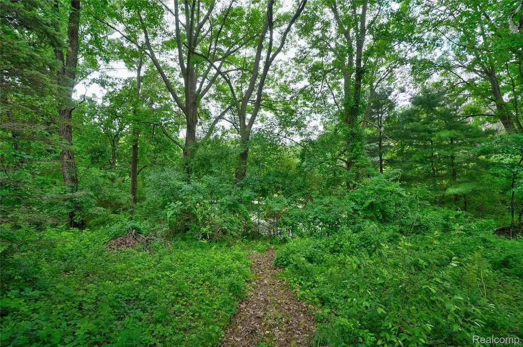 1975 Porter Road White Lake Charter Township MI 48383