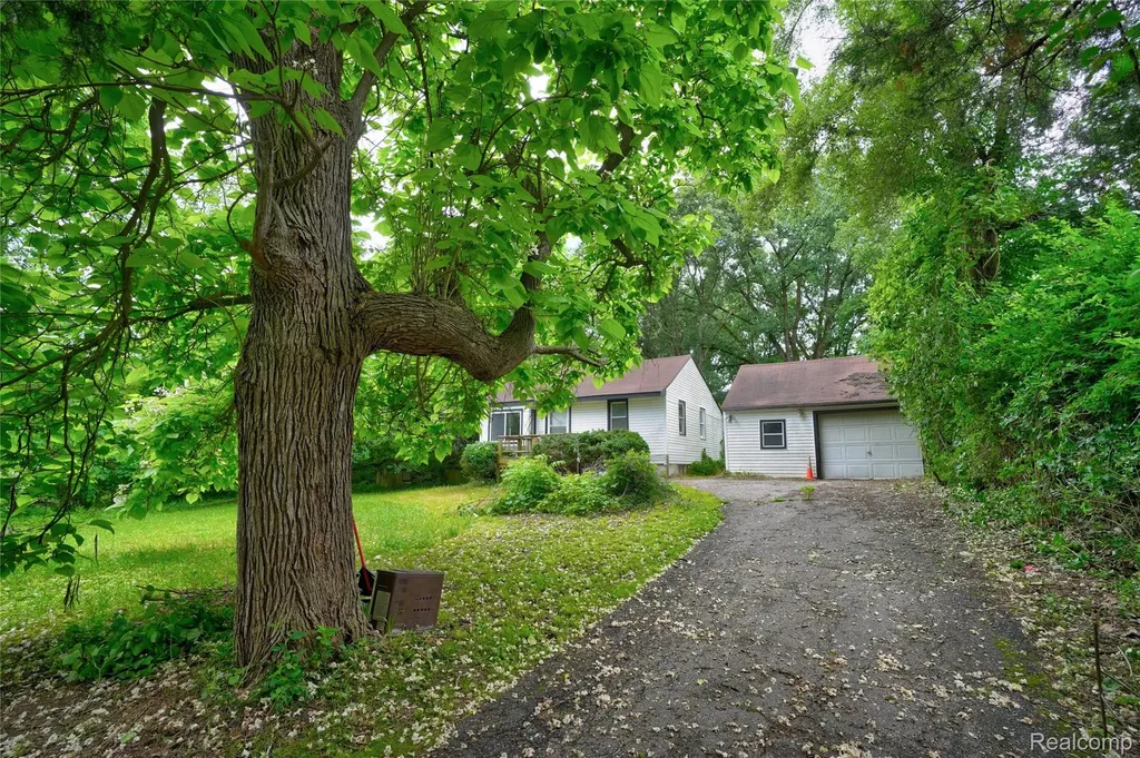 1975 Porter Road White Lake Charter Township MI 48383