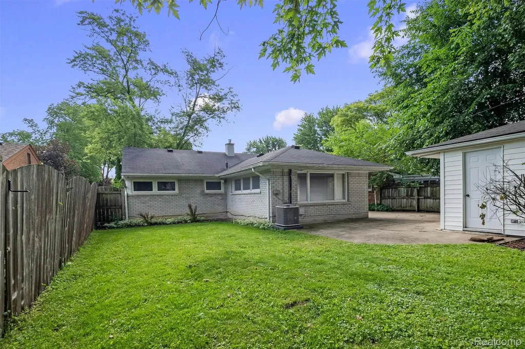 519 Essex Street Clawson City MI 48017