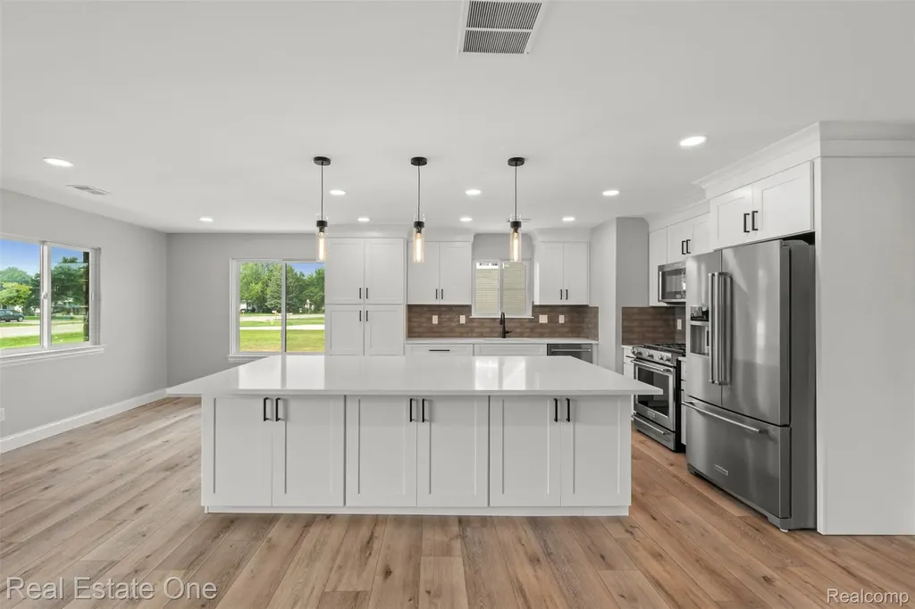 47900 Jefferson Avenue Chesterfield Township MI 48047