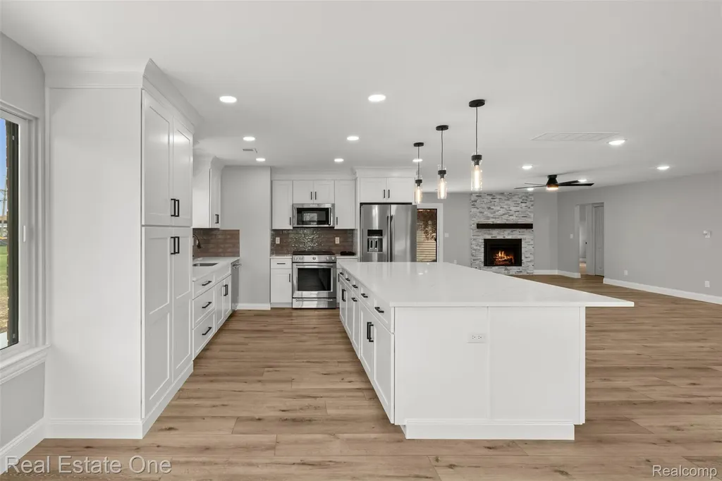47900 Jefferson Avenue Chesterfield Township MI 48047