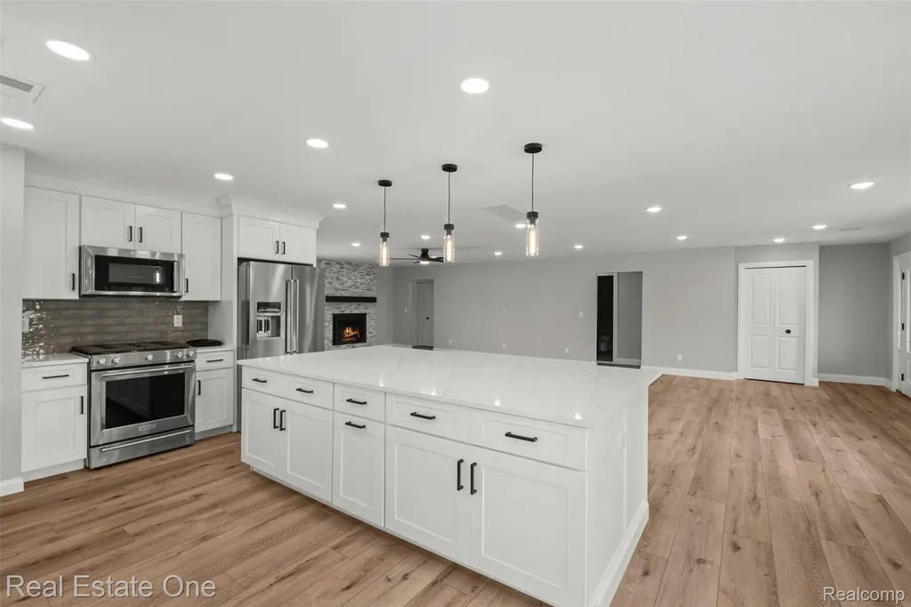 47900 Jefferson Avenue Chesterfield Township MI 48047
