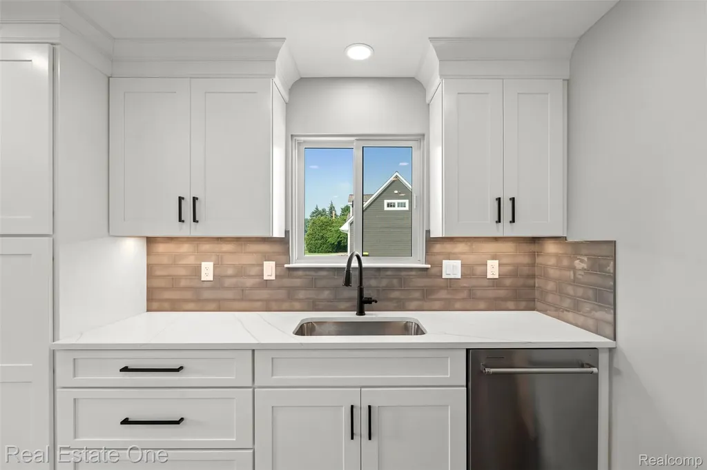 47900 Jefferson Avenue Chesterfield Township MI 48047