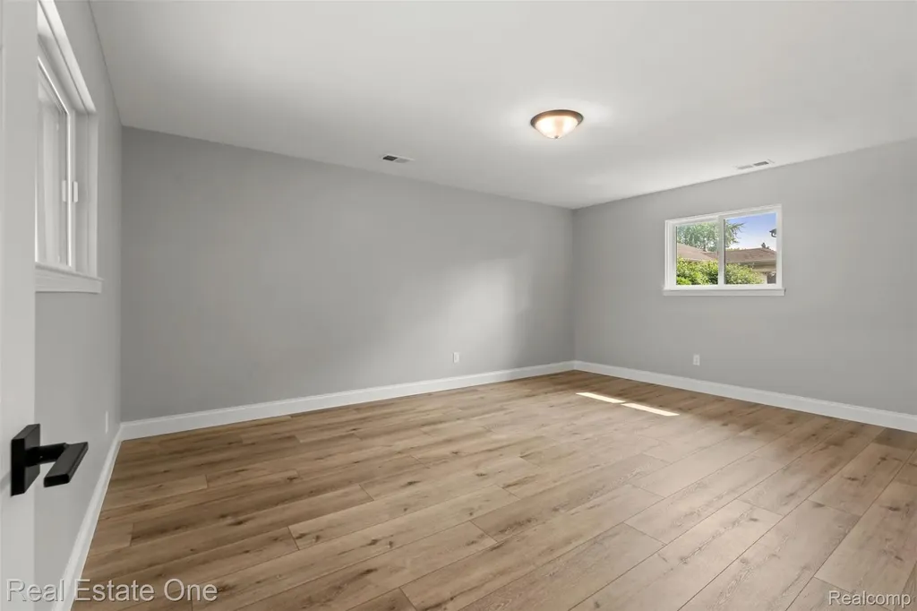 47900 Jefferson Avenue Chesterfield Township MI 48047