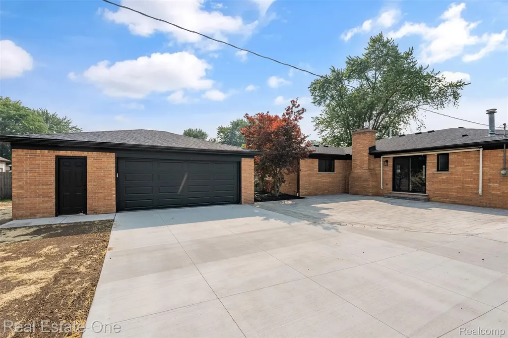 47900 Jefferson Avenue Chesterfield Township MI 48047