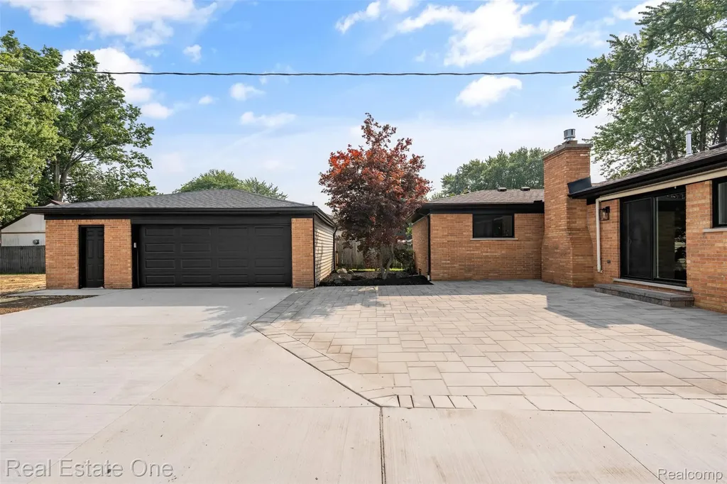 47900 Jefferson Avenue Chesterfield Township MI 48047