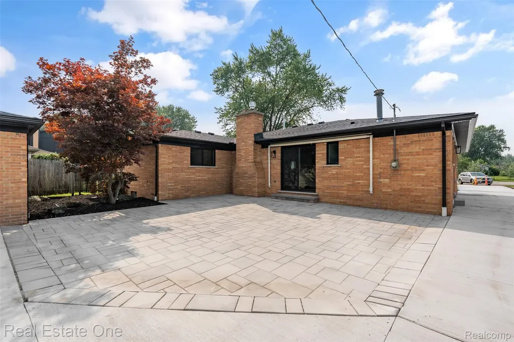47900 Jefferson Avenue Chesterfield Township MI 48047