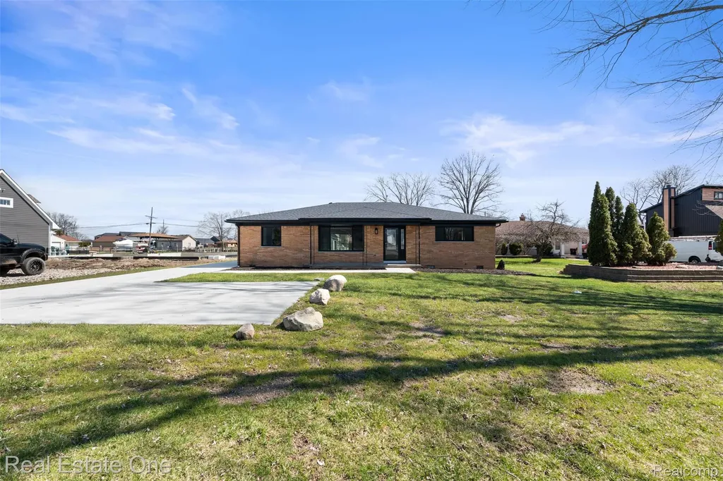 47900 Jefferson Avenue Chesterfield Township MI 48047
