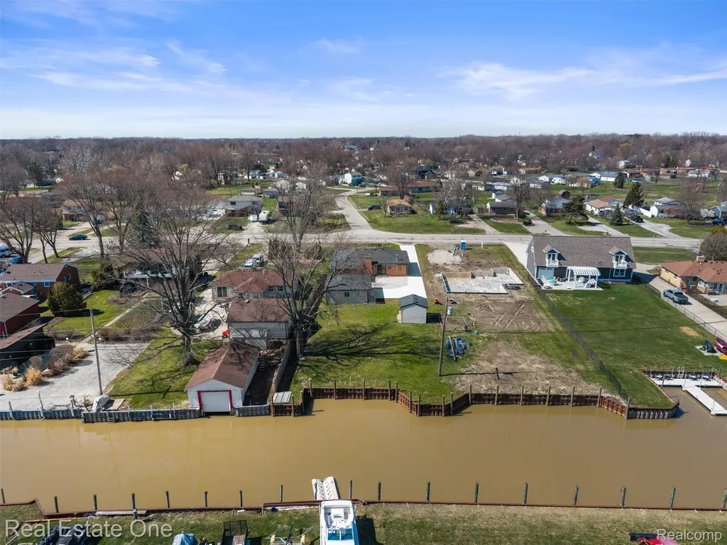 47900 Jefferson Avenue Chesterfield Township MI 48047