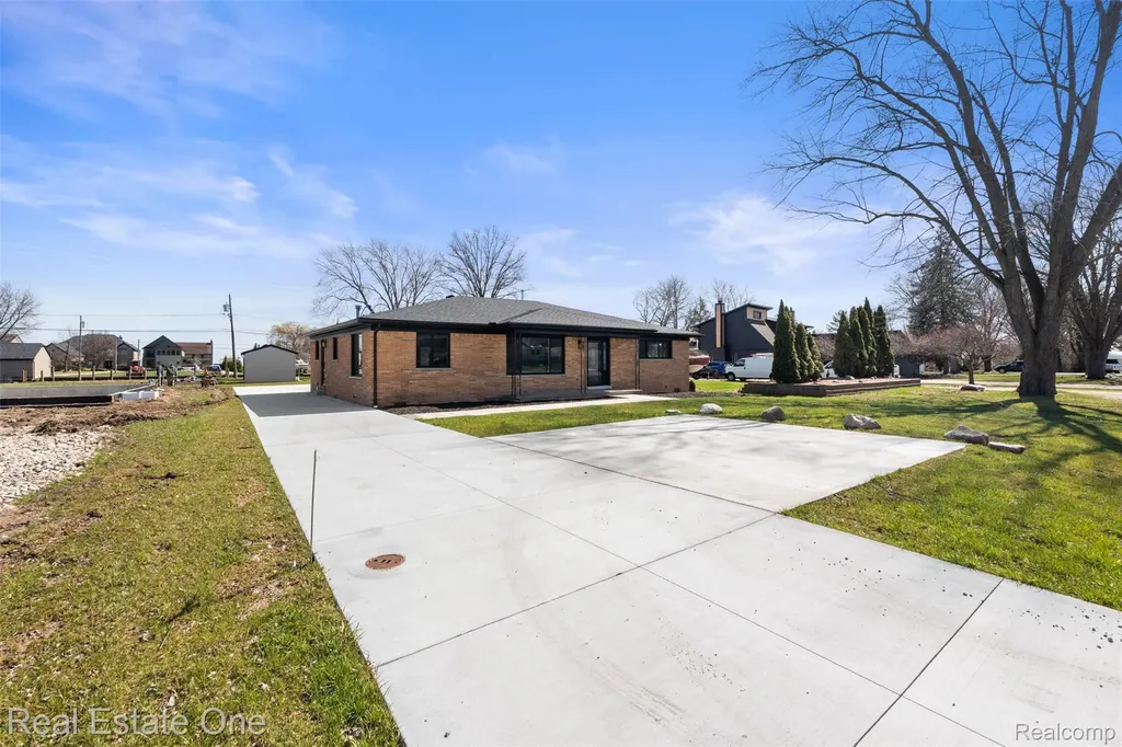 47900 Jefferson Avenue Chesterfield Township MI 48047