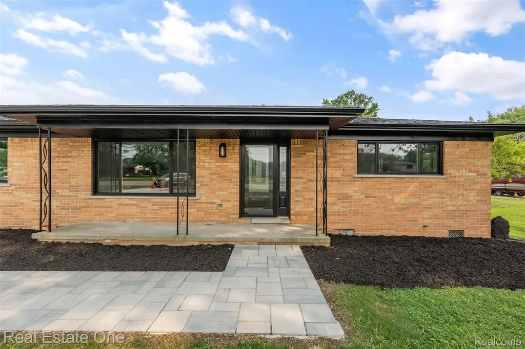 47900 Jefferson Avenue Chesterfield Township MI 48047