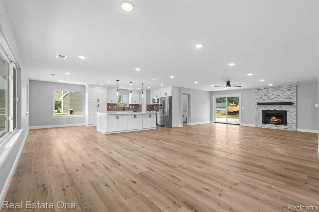 47900 Jefferson Avenue Chesterfield Township MI 48047