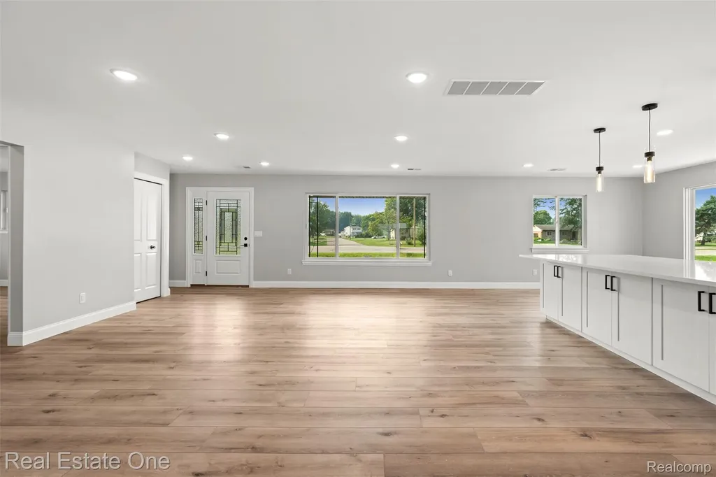 47900 Jefferson Avenue Chesterfield Township MI 48047