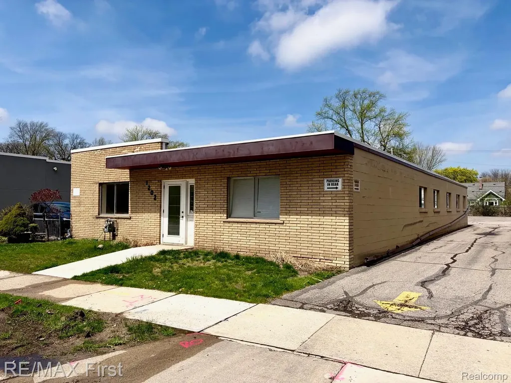 1202 Catalpa Drive Royal Oak City MI 48067