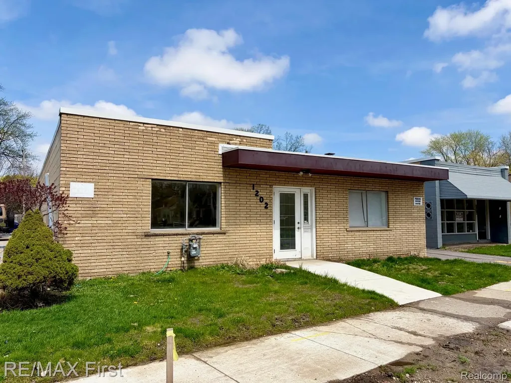 1202 Catalpa Drive Royal Oak City MI 48067