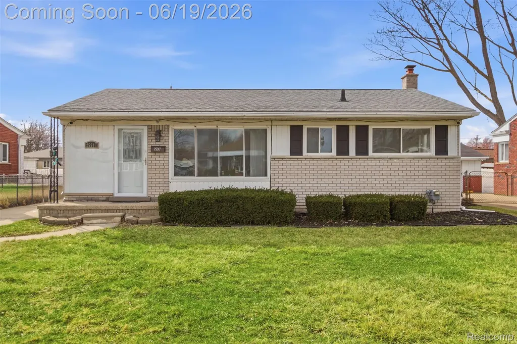 25317 Wagner Avenue Warren City MI 48089