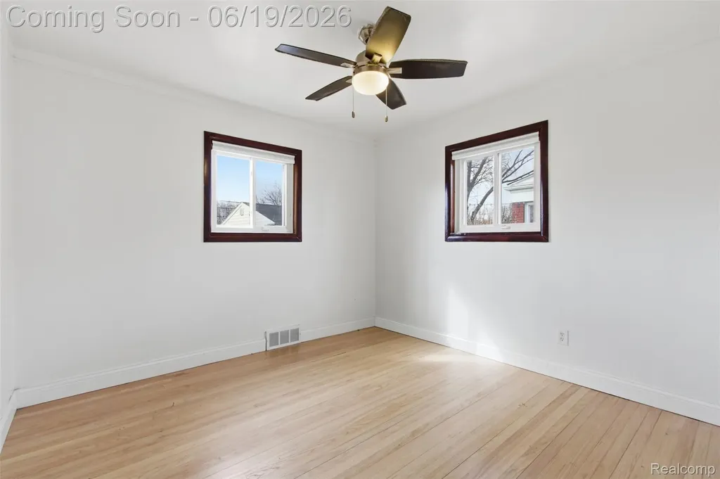 25317 Wagner Avenue Warren City MI 48089