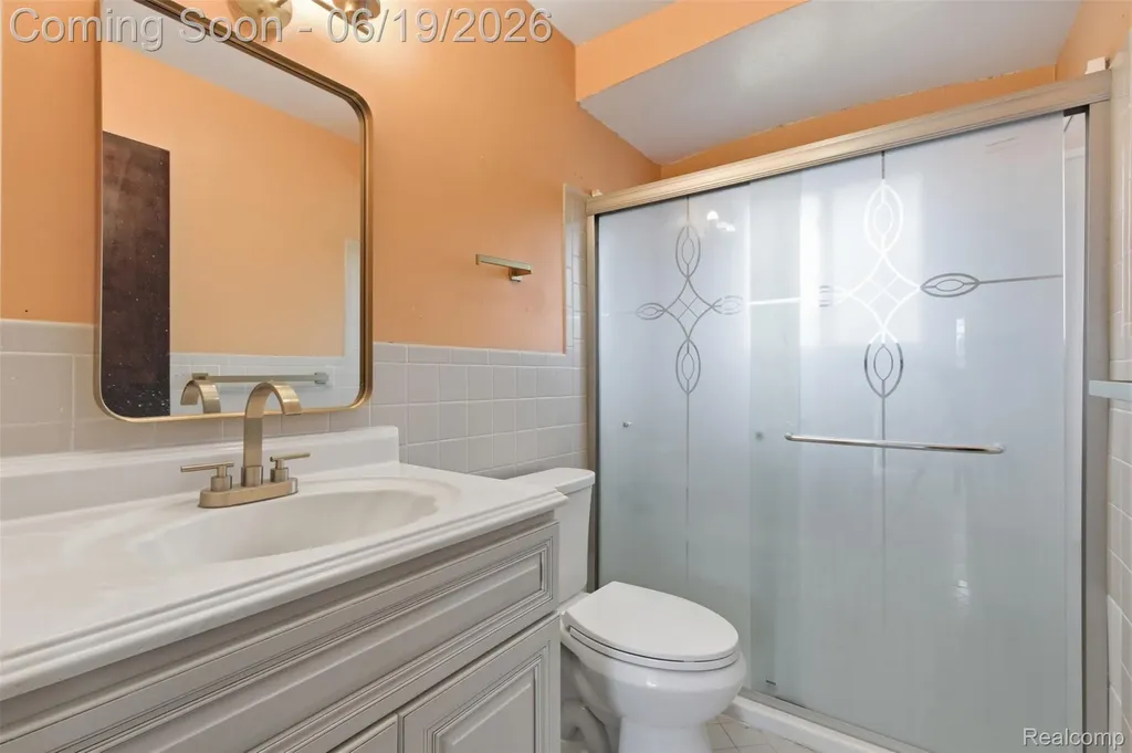 25317 Wagner Avenue Warren City MI 48089