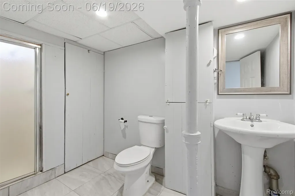 25317 Wagner Avenue Warren City MI 48089