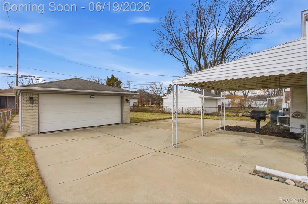 25317 Wagner Avenue Warren City MI 48089