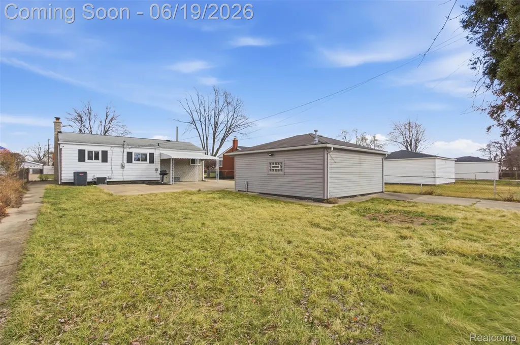 25317 Wagner Avenue Warren City MI 48089