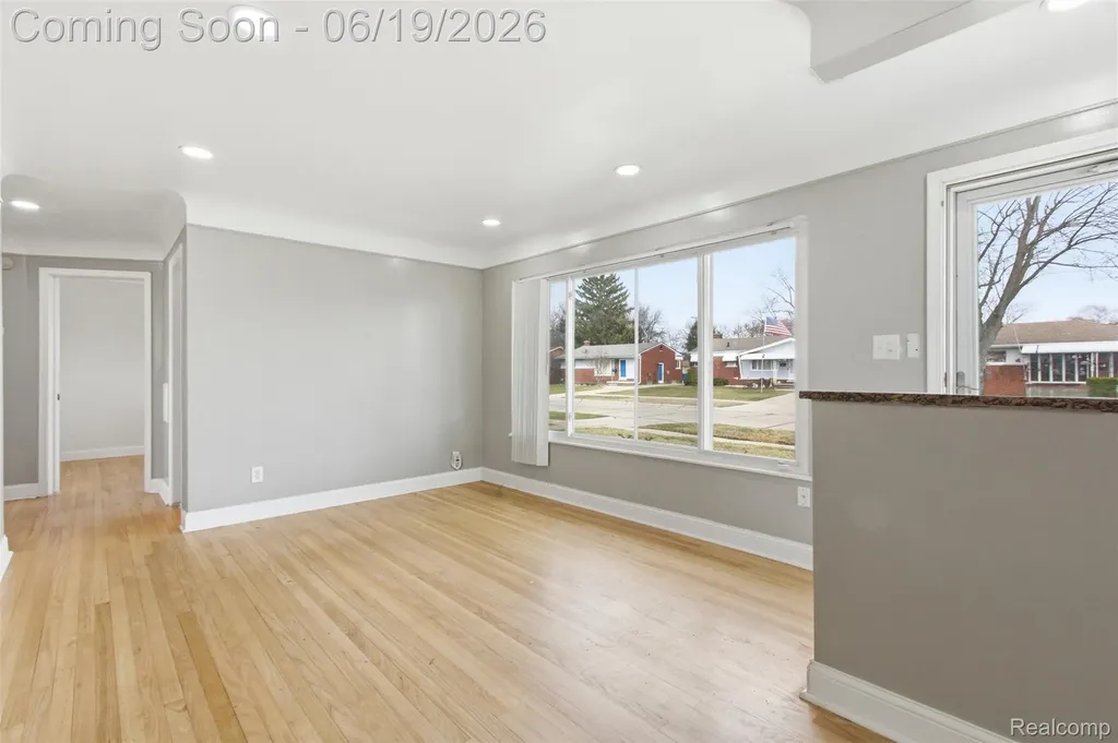 25317 Wagner Avenue Warren City MI 48089