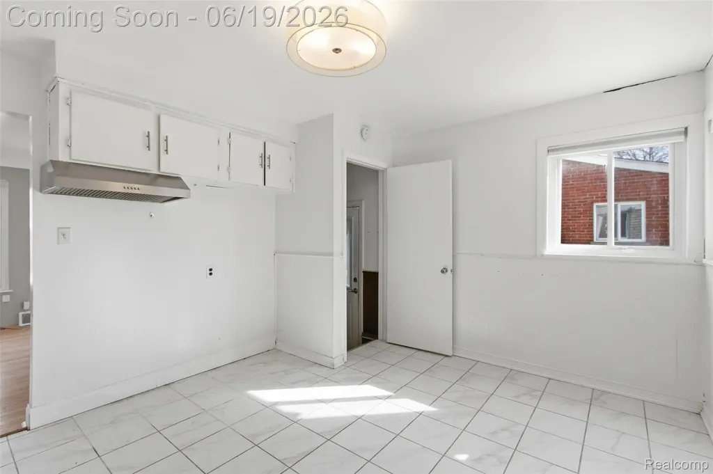 25317 Wagner Avenue Warren City MI 48089