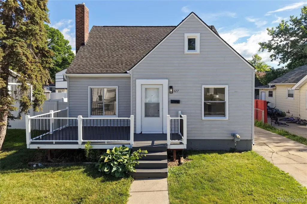 22427 Hanson Court St. Clair Shores City MI 48080