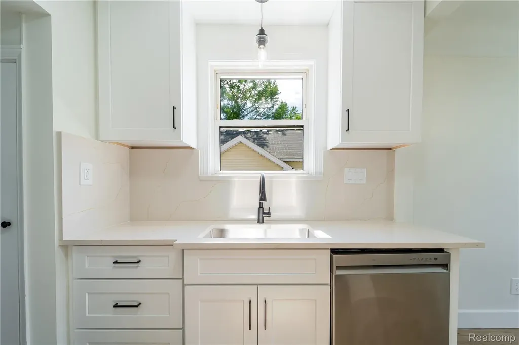 22427 Hanson Court St. Clair Shores City MI 48080