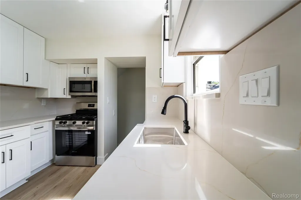 22427 Hanson Court St. Clair Shores City MI 48080
