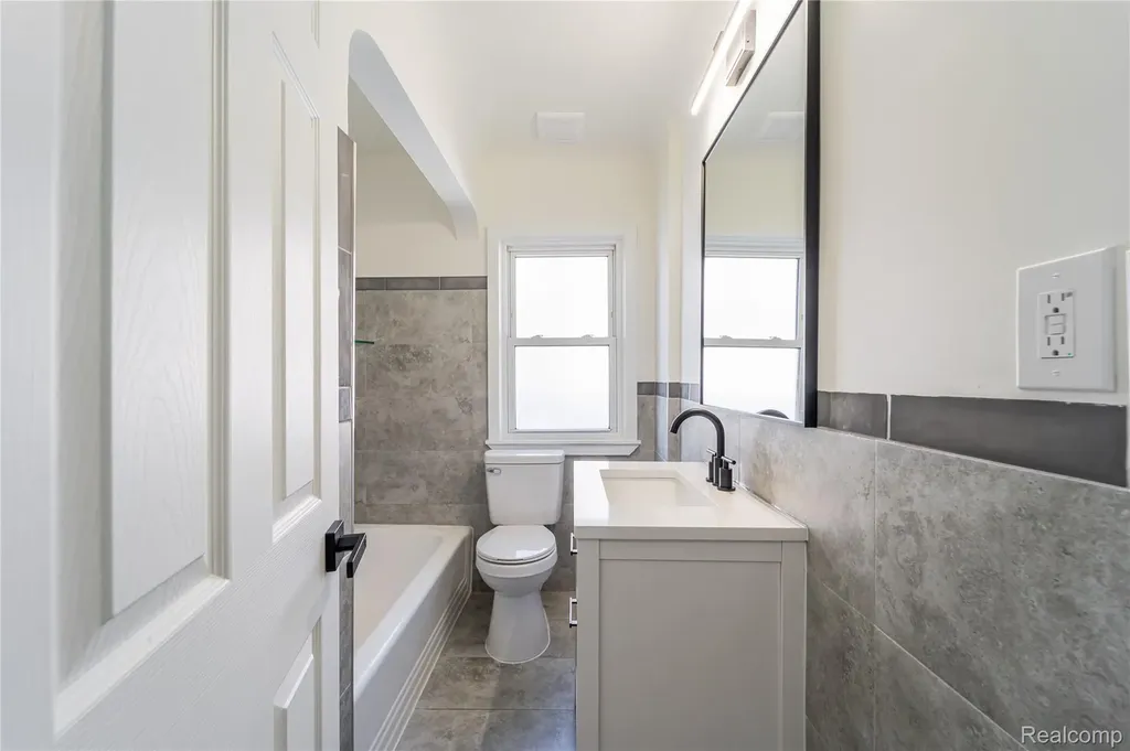 22427 Hanson Court St. Clair Shores City MI 48080