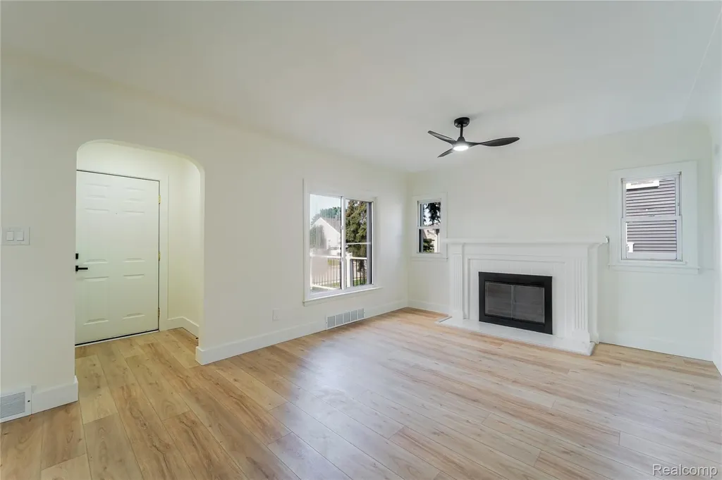 22427 Hanson Court St. Clair Shores City MI 48080