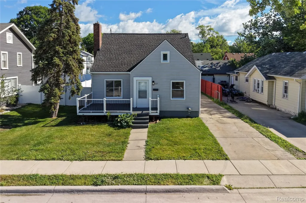22427 Hanson Court St. Clair Shores City MI 48080