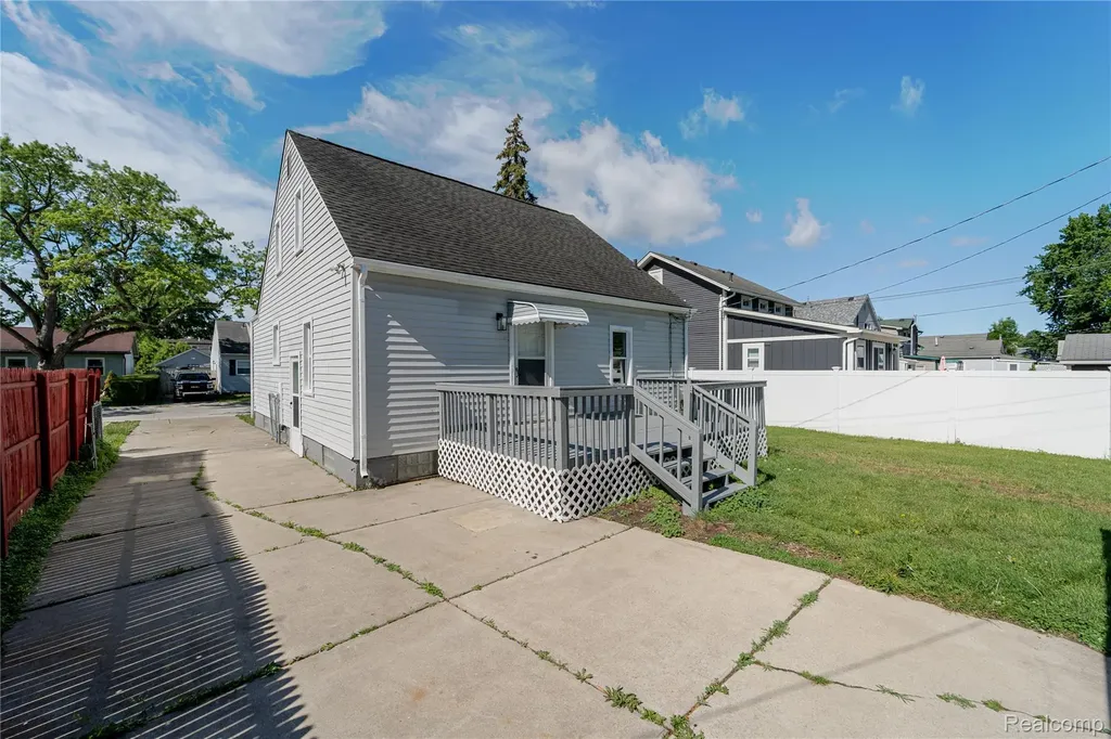 22427 Hanson Court St. Clair Shores City MI 48080
