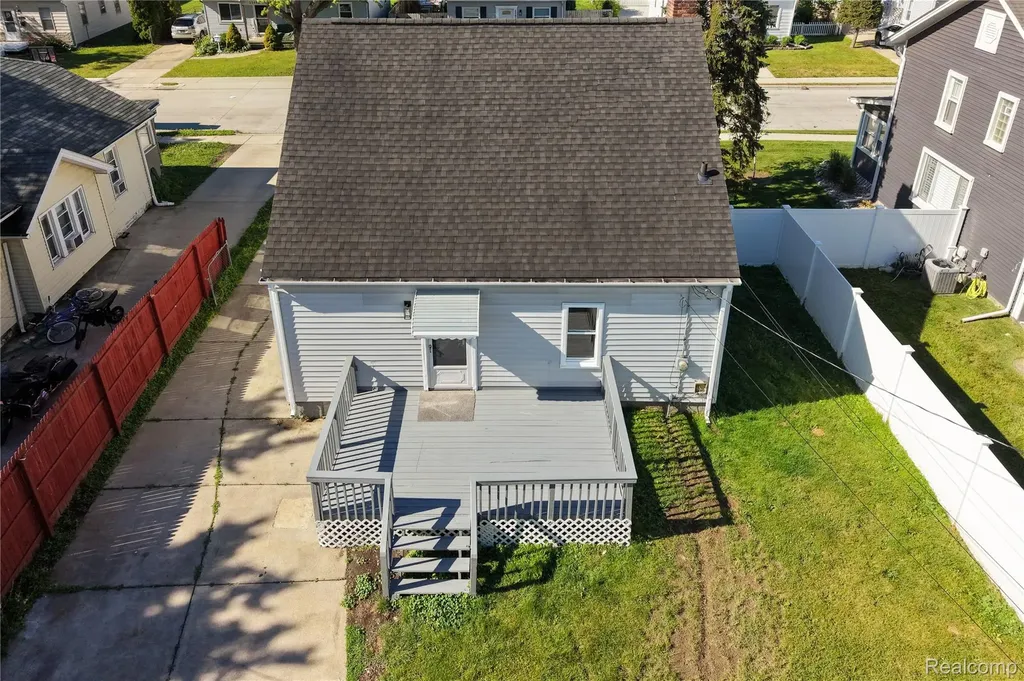 22427 Hanson Court St. Clair Shores City MI 48080