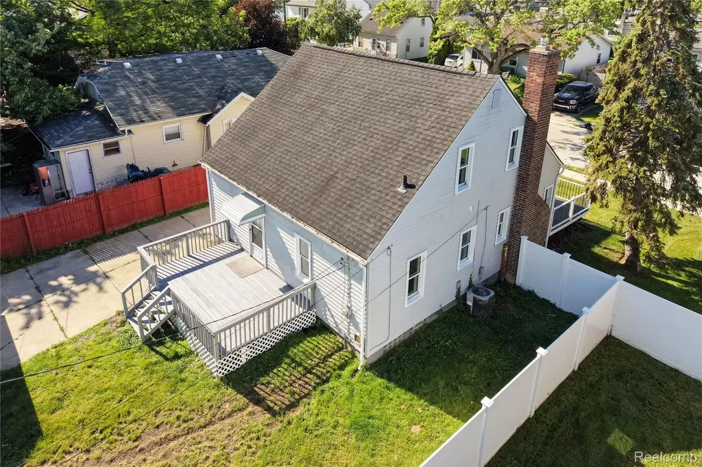 22427 Hanson Court St. Clair Shores City MI 48080