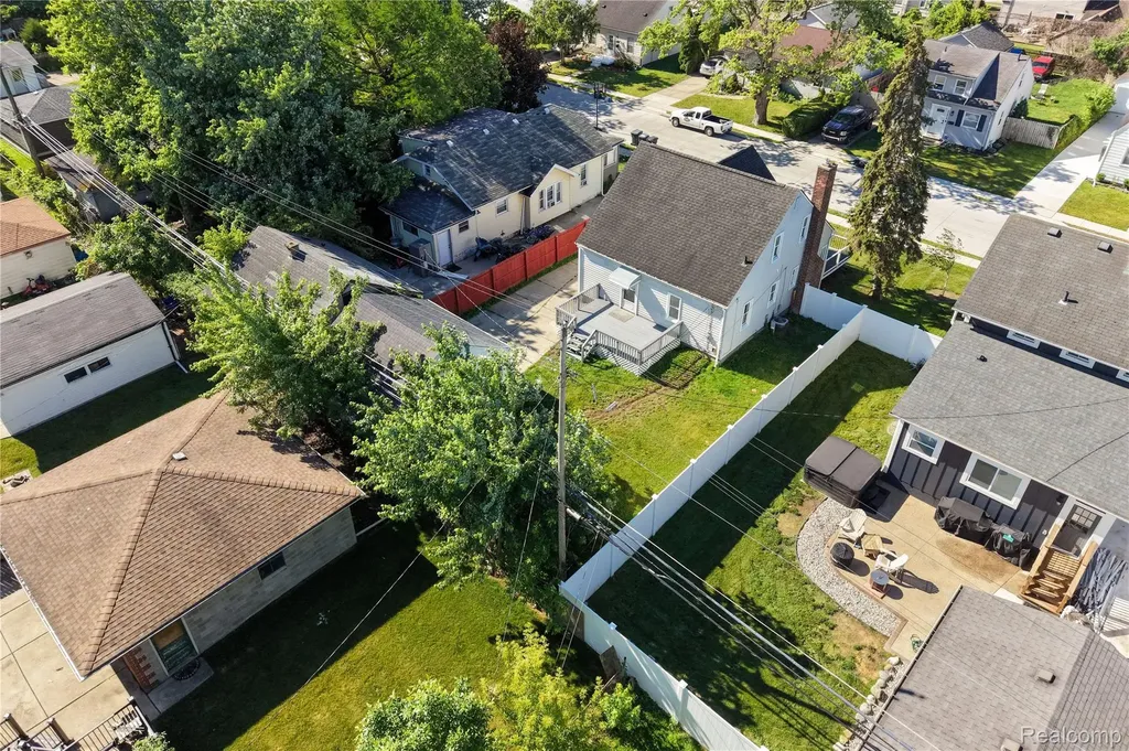 22427 Hanson Court St. Clair Shores City MI 48080