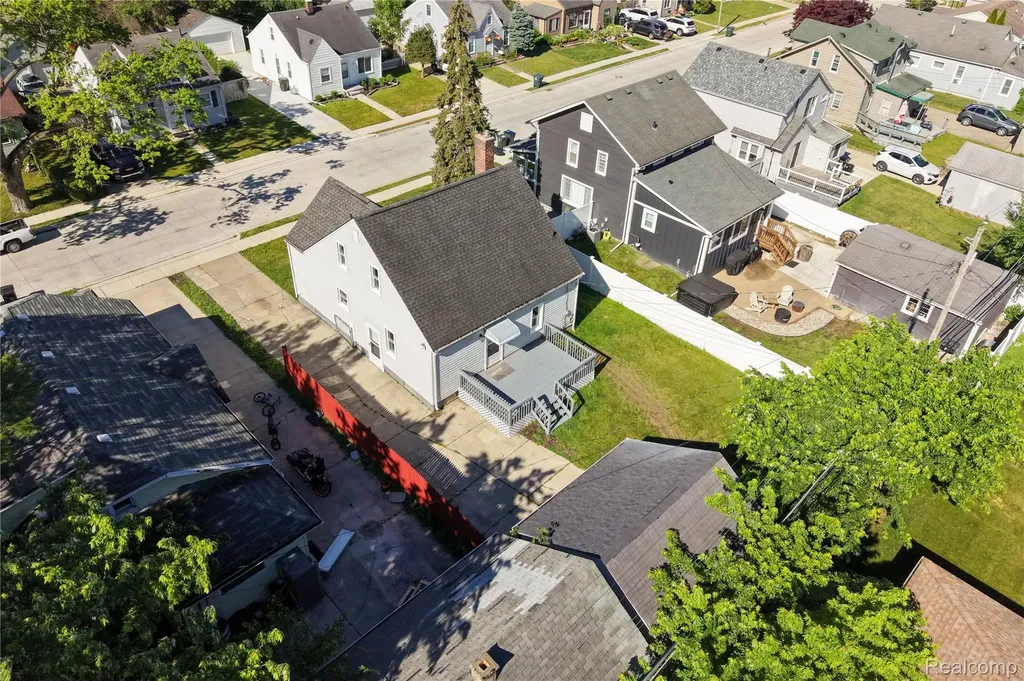 22427 Hanson Court St. Clair Shores City MI 48080