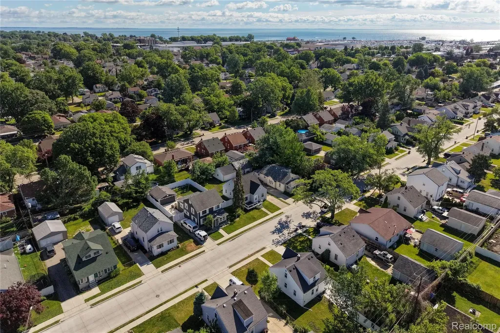 22427 Hanson Court St. Clair Shores City MI 48080