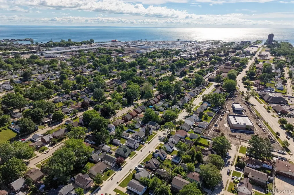 22427 Hanson Court St. Clair Shores City MI 48080
