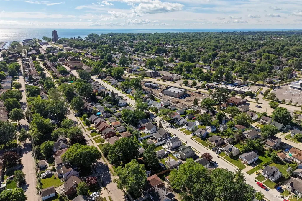 22427 Hanson Court St. Clair Shores City MI 48080
