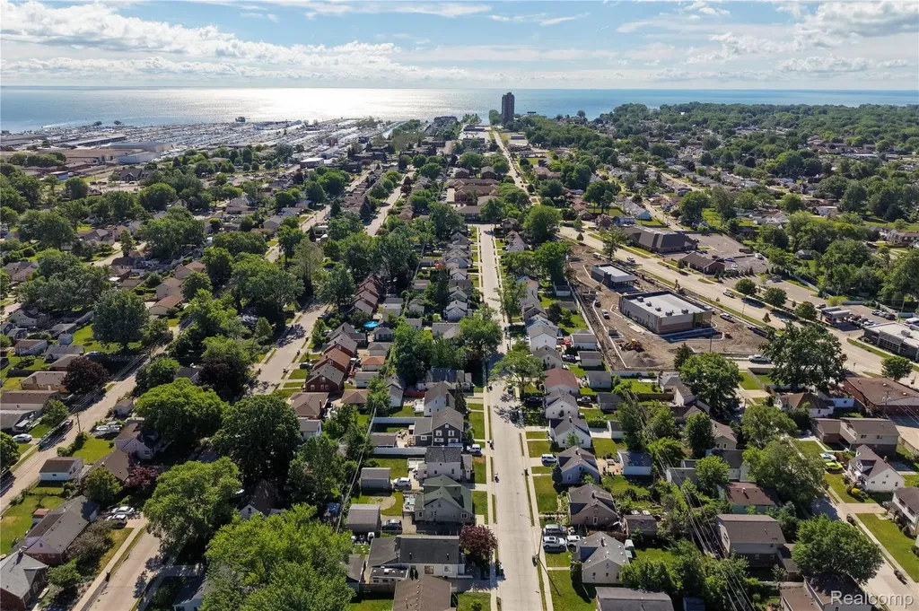 22427 Hanson Court St. Clair Shores City MI 48080