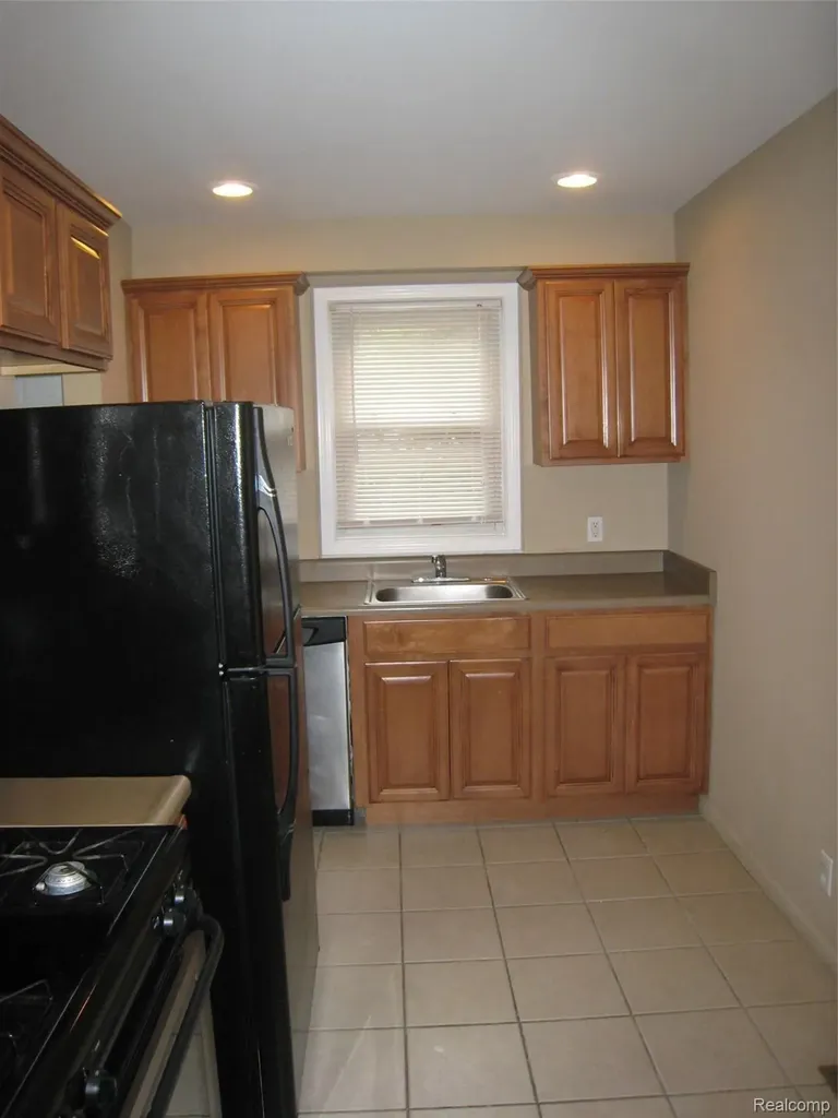 18556 Kenosha Street Harper Woods City MI 48225