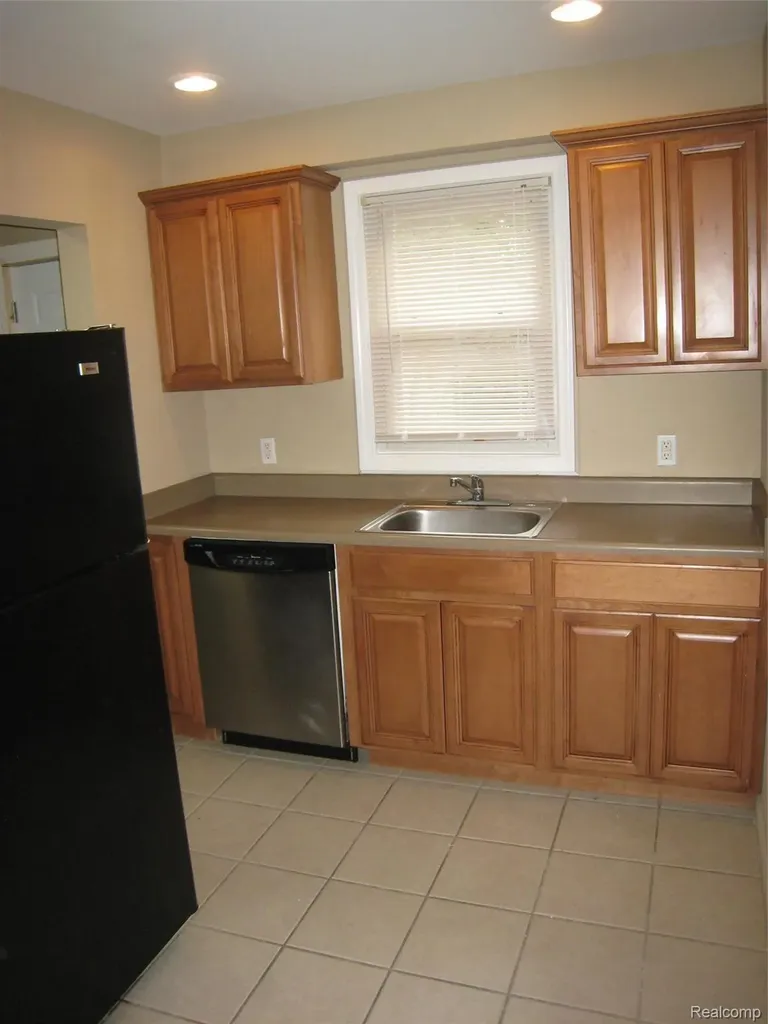 18556 Kenosha Street Harper Woods City MI 48225