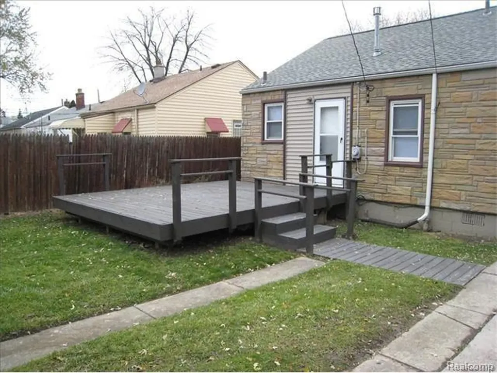 18556 Kenosha Street Harper Woods City MI 48225