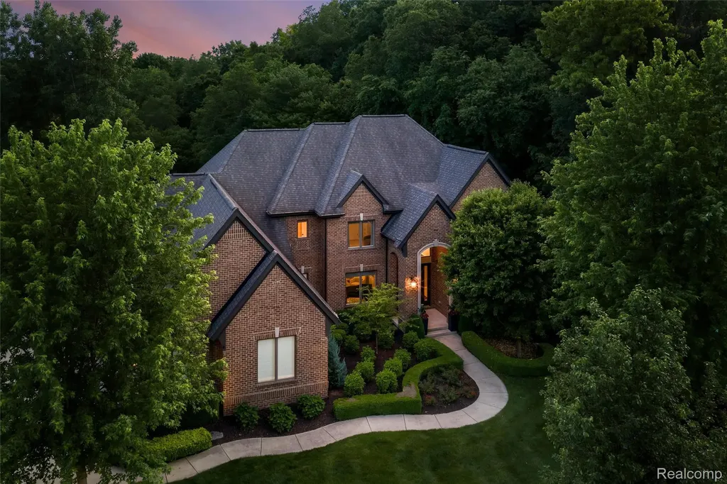 2761 Plum Creek Drive Oakland Charter Township MI 48363