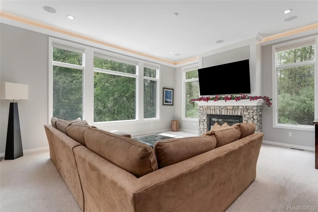 2761 Plum Creek Drive Oakland Charter Township MI 48363