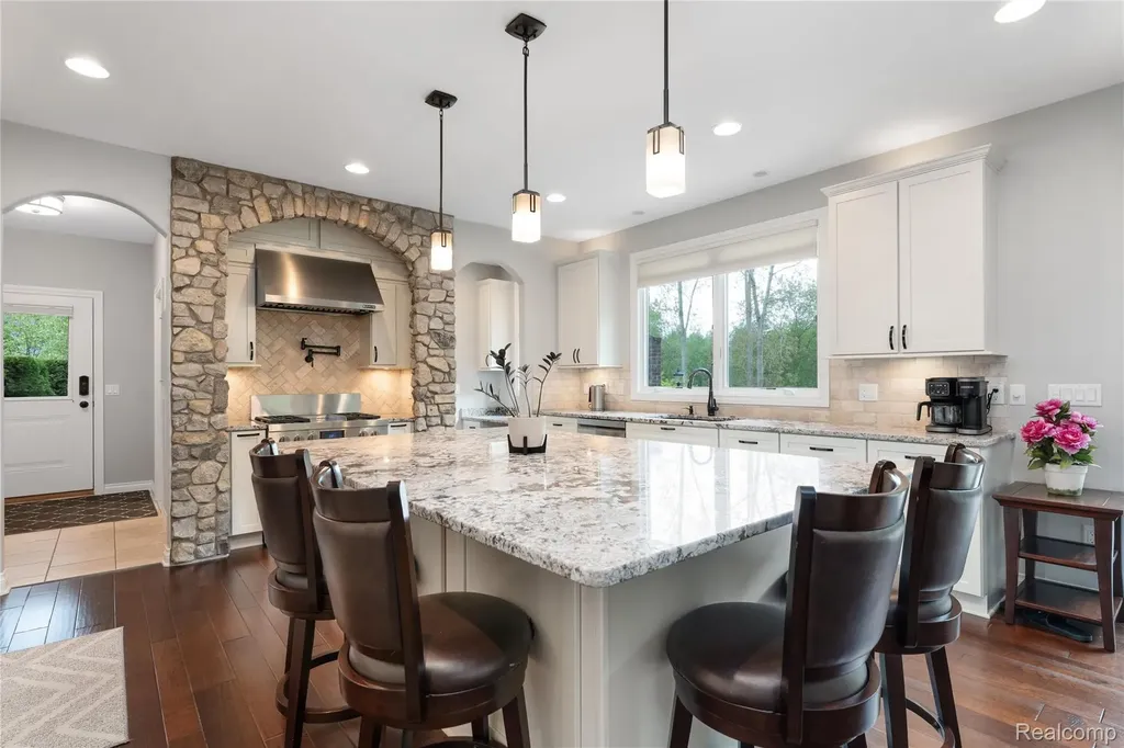 2761 Plum Creek Drive Oakland Charter Township MI 48363